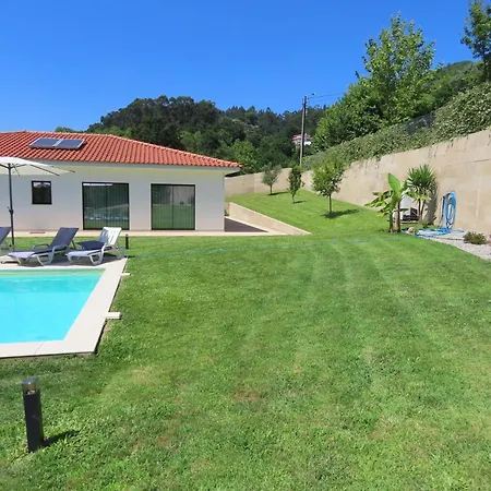 Basto Вилла Кабесейраш-ди-Башту